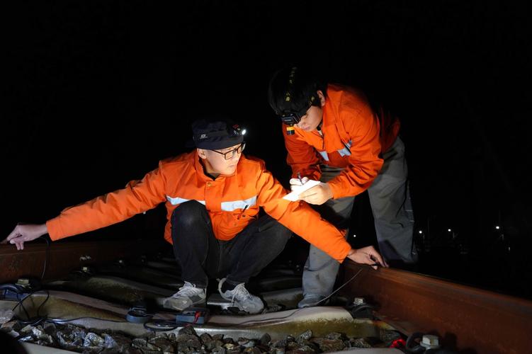 對(duì)主橋部分軌道電路相關(guān)信號(hào)設(shè)備的限界,電氣特性等基礎(chǔ)數(shù)據(jù)進(jìn)行測(cè)量